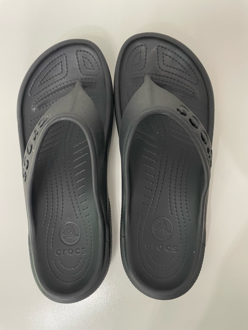 CROCS Baya Black Cutout Contoured Flip Flops Sandal Mens 8 Women 10 Beach Vacay